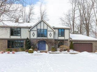 95 Shadow Wood Dr, East Amherst, NY 14051