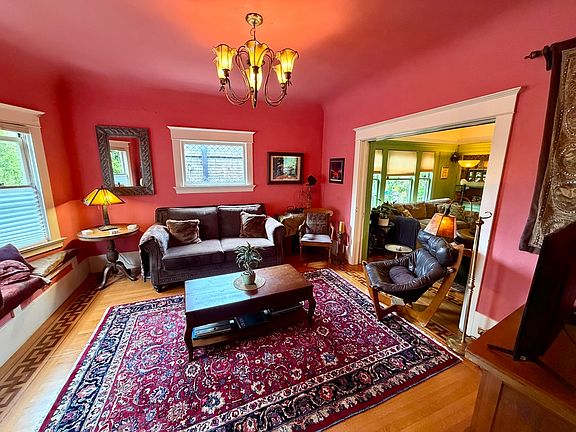 5th image of 2329 Webster St