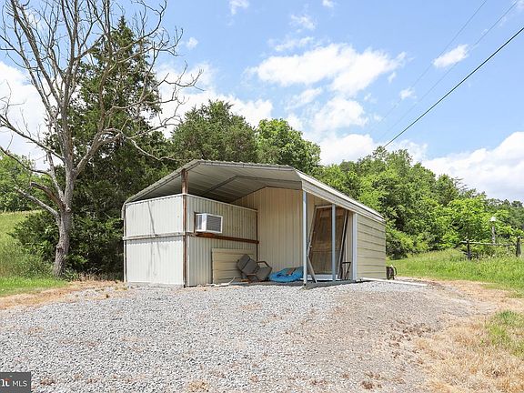 5th image of 1054 Fleming Rd