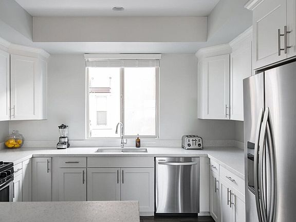 4th image of 1106 E Weber Dr #1033