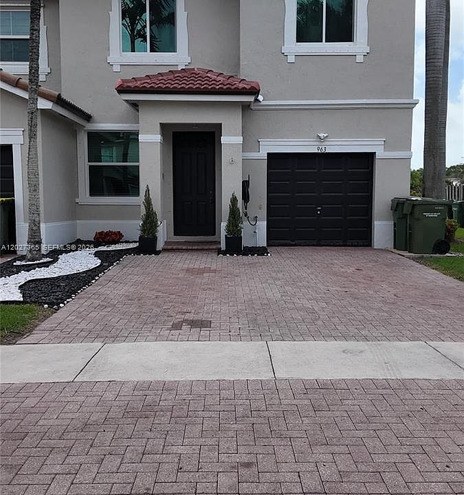 1st image of 963 NE 42nd Ave #963