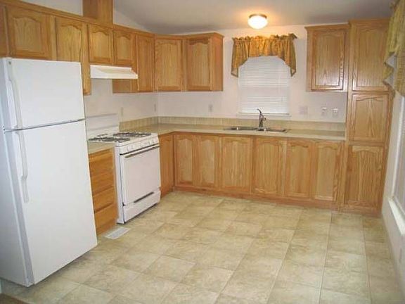 Gas Range & Refrigerator