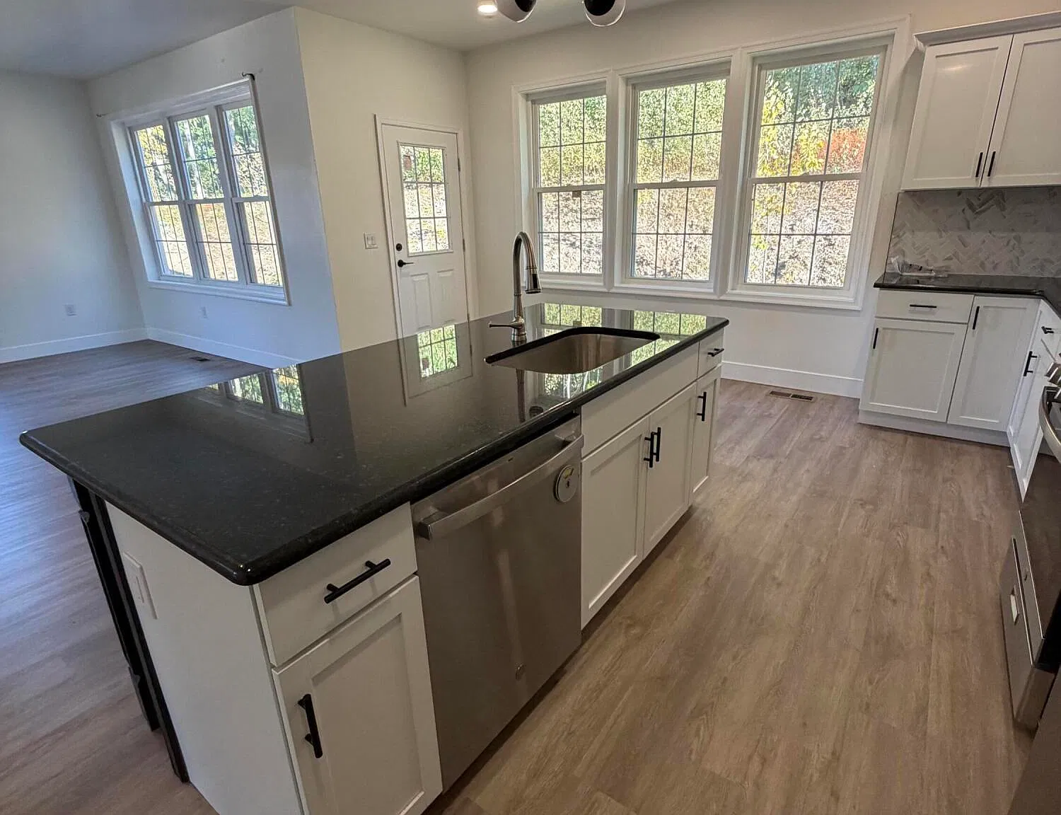 4 bed, 3.5 bath, 3280 sqft, $3,500 — Photo 4