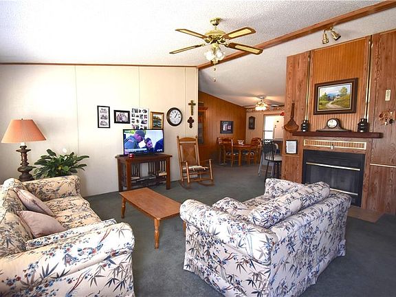 3rd image of 16551 Lakeview Cir