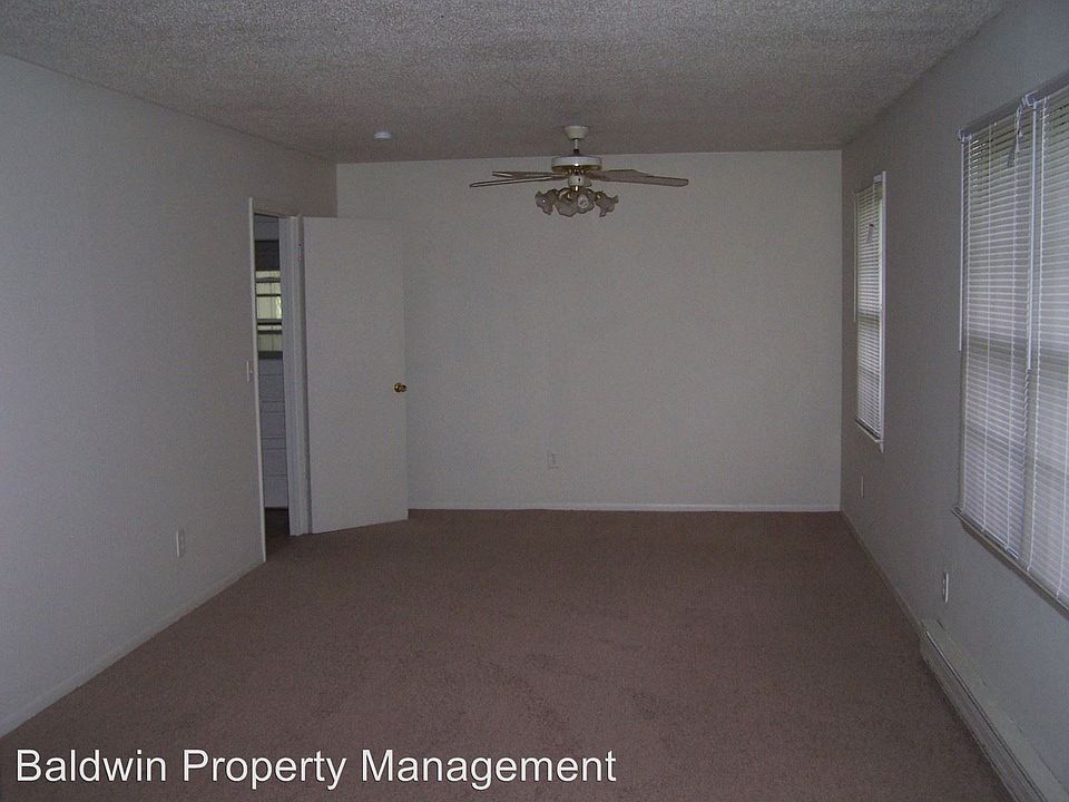 2nd image of 1385 Meadowbrook Dr