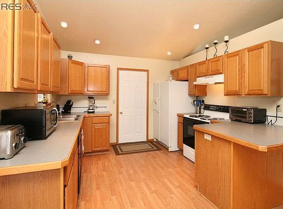 4th image of 4009 Meadows Ave