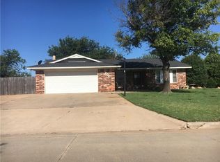 805 Village Dr, Altus, OK 73521