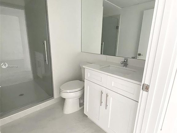 4th image of 942 N Michigan Ave #5