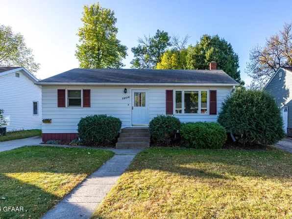 1809 7th Ave N, Grand Forks, ND 58203