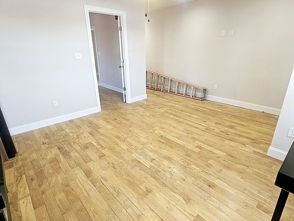 4th image of 333 S 21st St #400