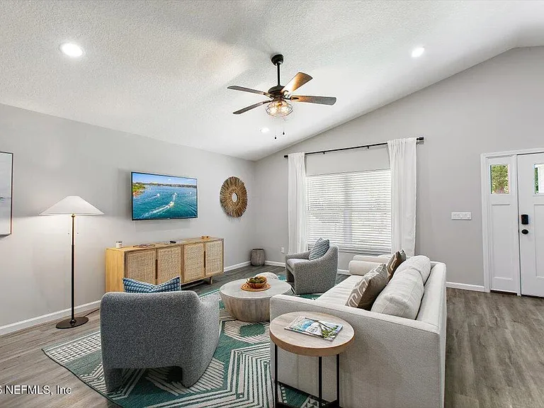 402 El Rey Ave — Photo 3