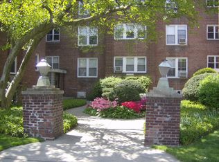 38-26 213th St, Bayside, NY 11361