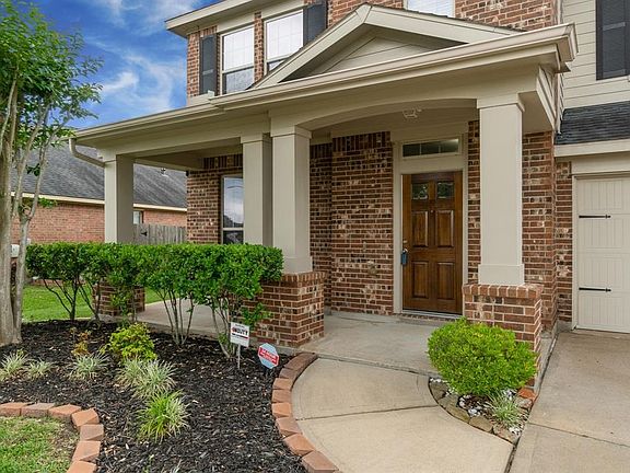 Beautiful porch with a view to the park