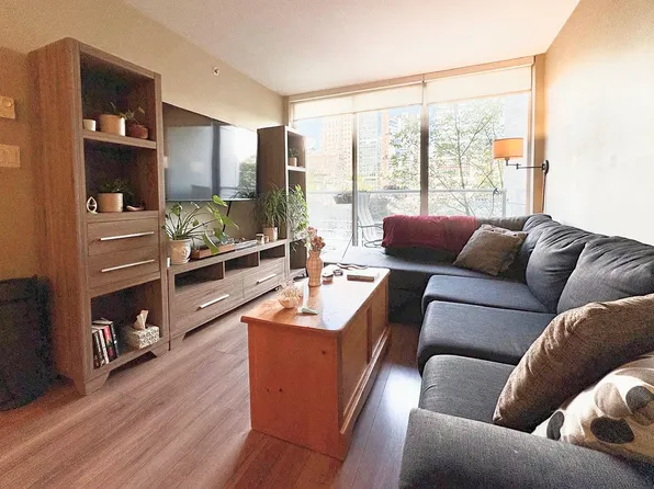 161 Georgia St W #308, Vancouver, BC V6B 0K9