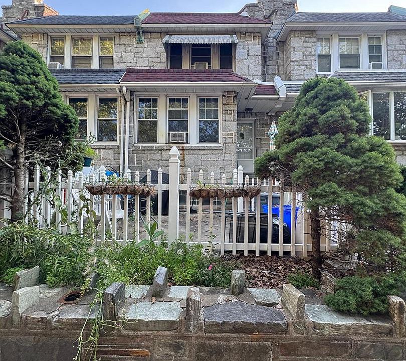 1st image of 3236 Wellington St