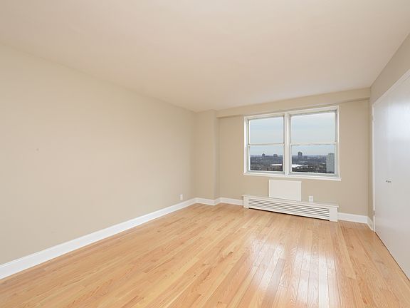 3rd image of 5900 Arlington Ave APT 22D