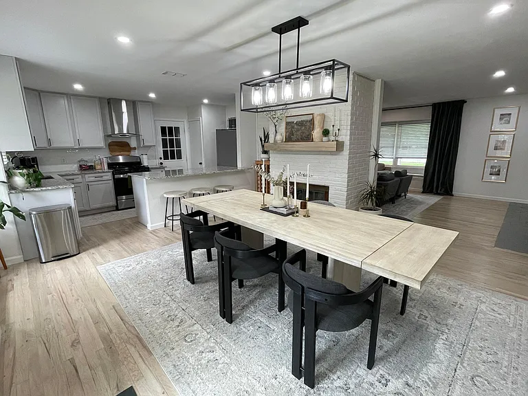 3324 Darvany Dr — Photo 2