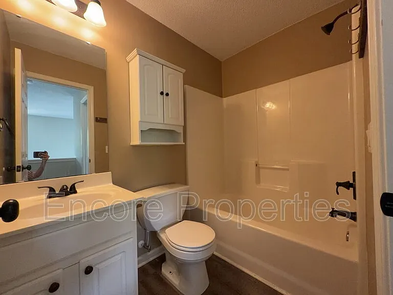 221 Danesway Dr — Photo 12