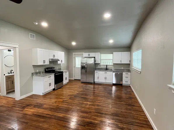 106 Blakeney St, Stephenville, TX 76401