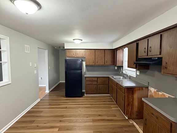 4th image of 148 Bradford Ave #9