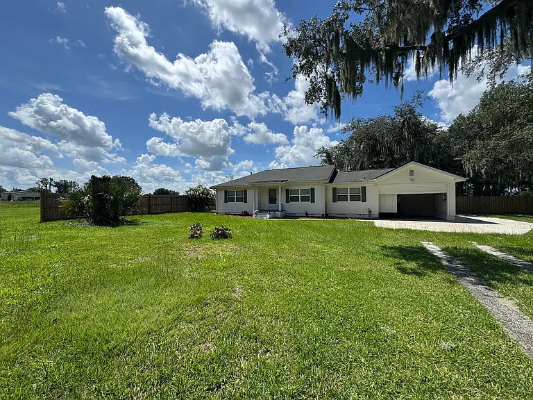 10430 Lithia Pinecrest Rd — Photo 2