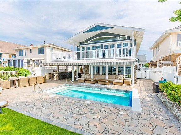 2nd image of 225 Bay Stream Dr