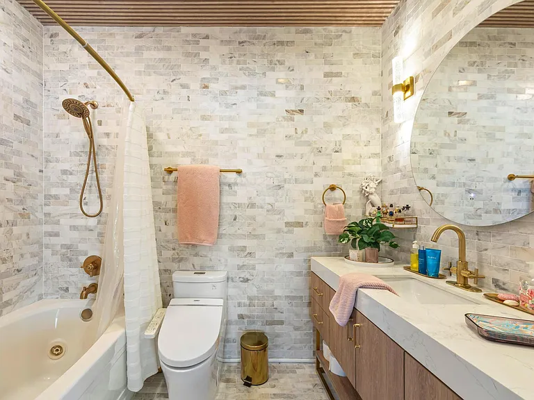 Master Bath - Jacuzzi Tub