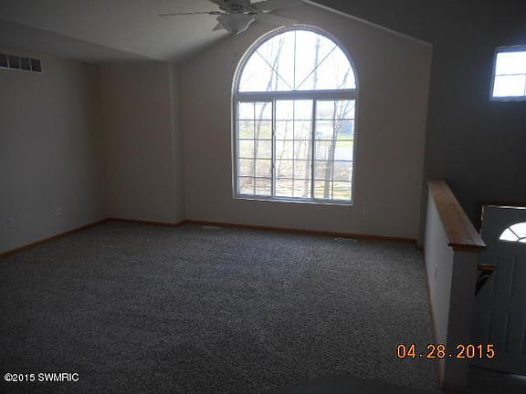 4th image of 16770 Antler Dr NE