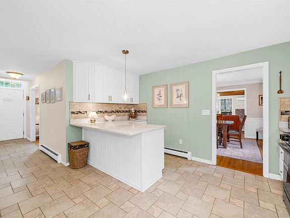 4th image of 49 Hampton Falls Road