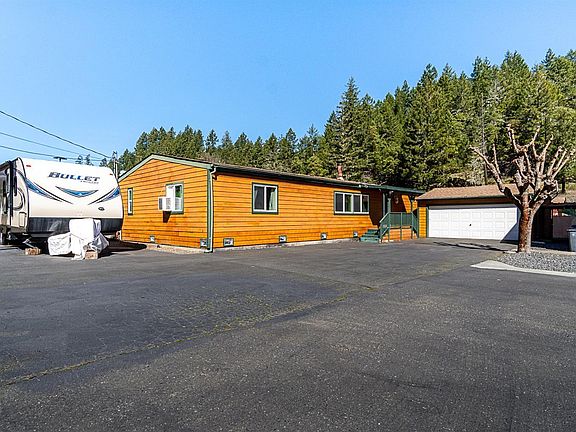 3rd image of 25254 Madrone Dr