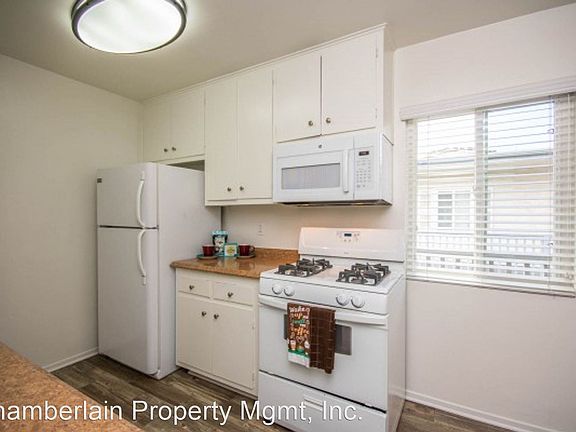 5th image of 391 Oak Ave APT 5