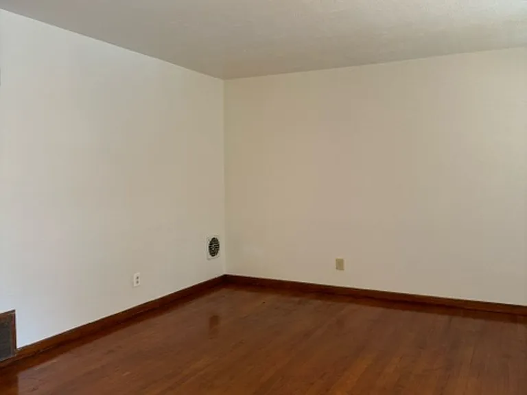 1257 N Van Ness Ave — Photo 8