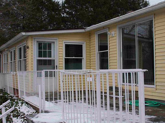 3rd image of 257 N Fork River Ln