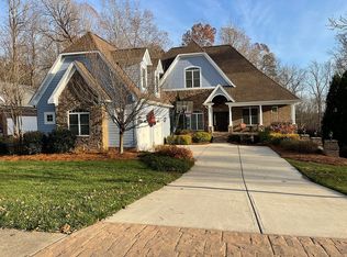 6352 Fox Chase Dr #8, Davidson, NC 28036