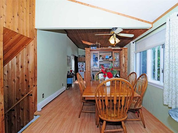 5th image of 36 Bruce Ln