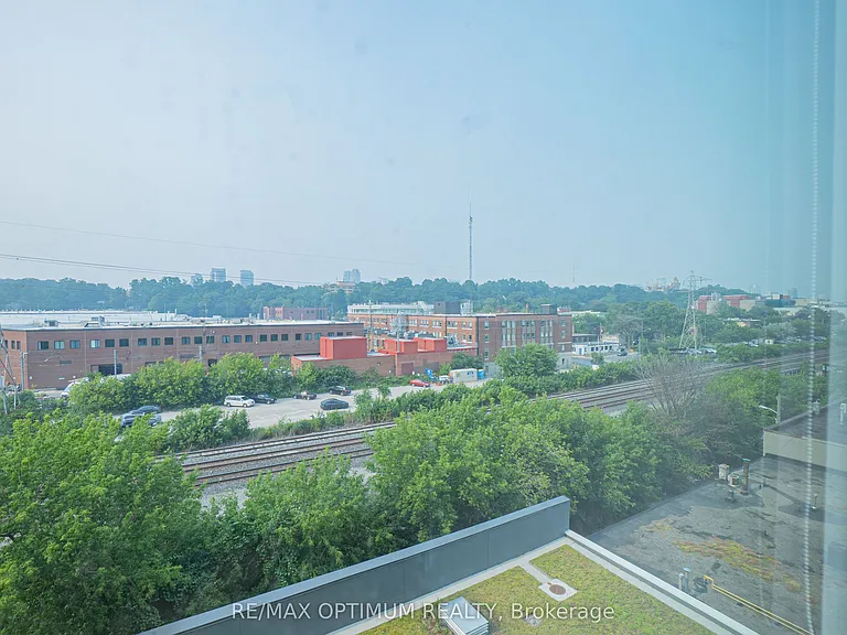 500 Dupont St #512 — Photo 7
