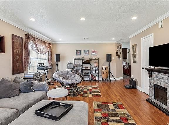 5th image of 190 Cypress Grove Ct
