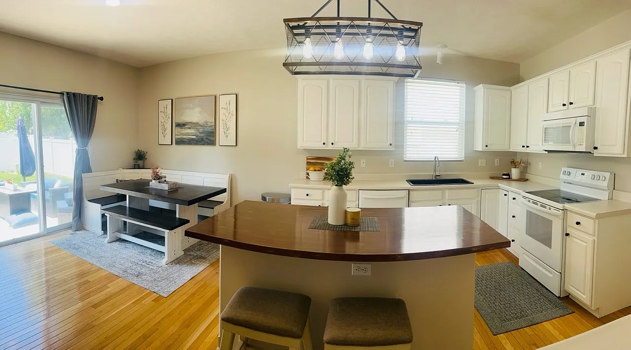 4 bed, 3300 sqft, $3,000 — Photo 2