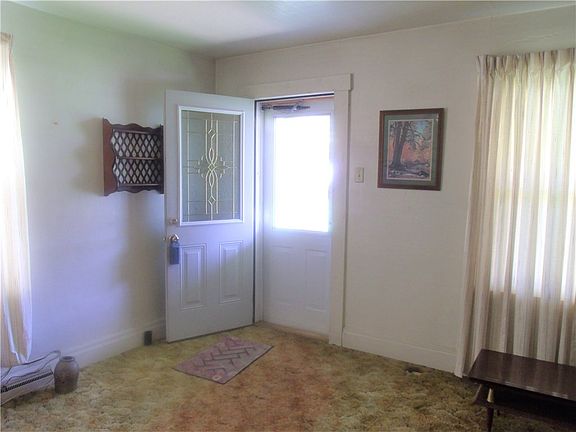 3rd image of 223 Stewart St