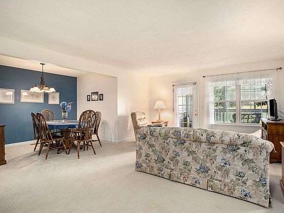 3rd image of 386 Westbrook Ct