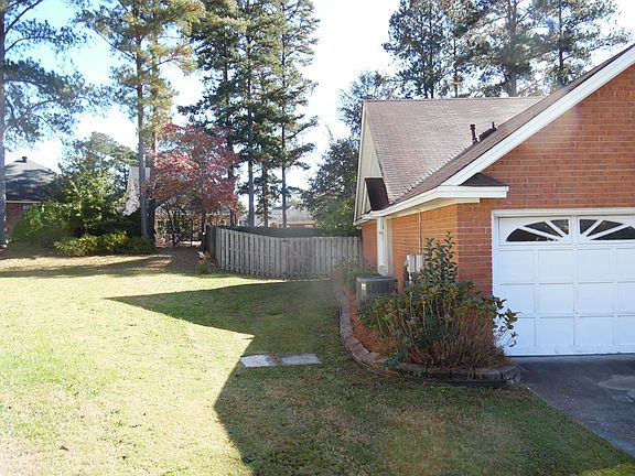 3rd image of 2635 Chaucer Dr
