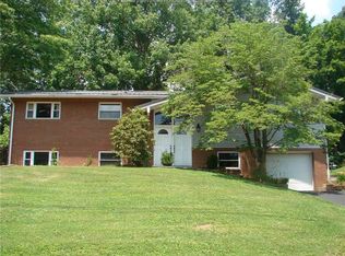 2721 Lakeview Dr, Saint Albans, WV 25177