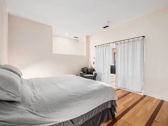 5th image of 1131 N High St APT 302