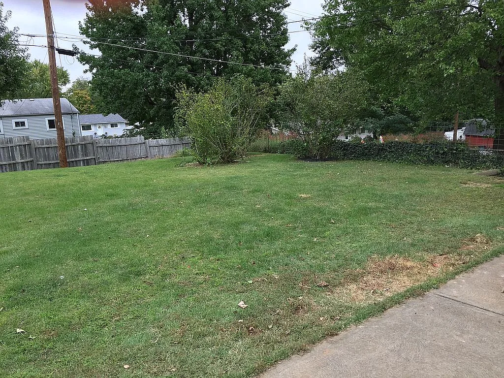 235 Rouen Dr photo 1