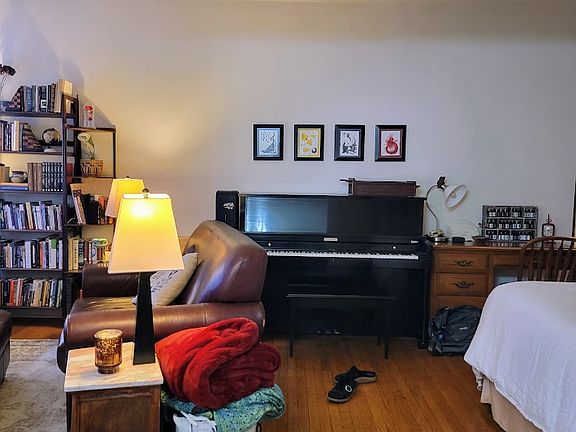 3rd image of 847 W Washington Blvd #C