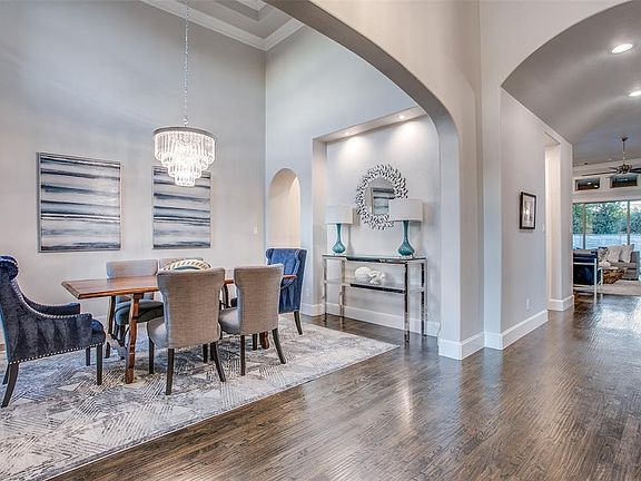 4th image of 329 Woodsong Way