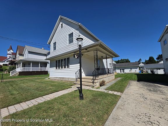 3rd image of 220 Reese St