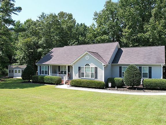 2nd image of 221 Oak Leaf Dr
