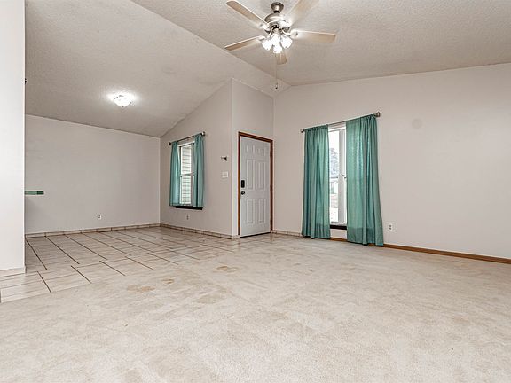 4th image of 322 Clydesdale Cir