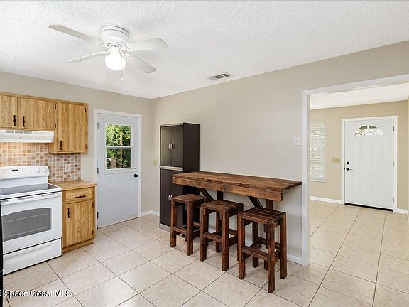 4th image of 1076 Ivanhoe St NW